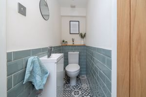 GUEST CLOAKROOM- click for photo gallery